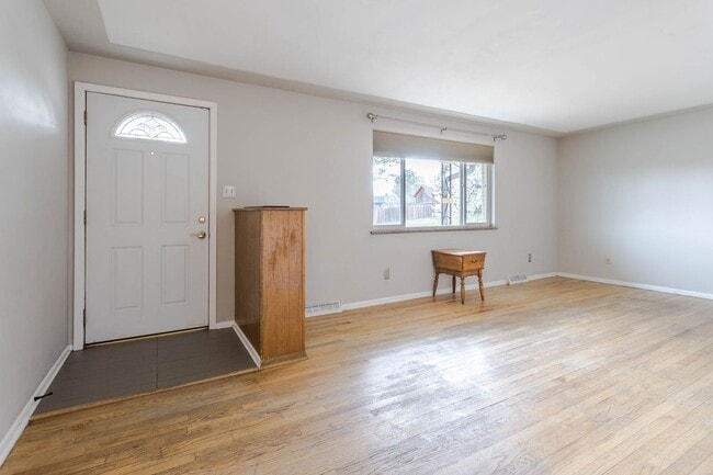 Photo - 755 Braun St