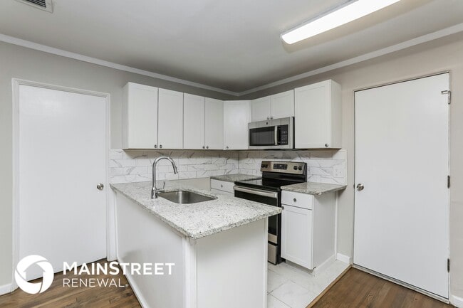 221 Edwards Ave