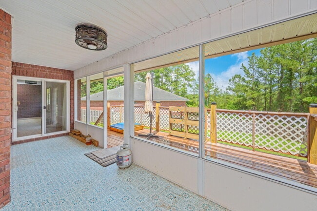 Photo - 618 Territory Ln