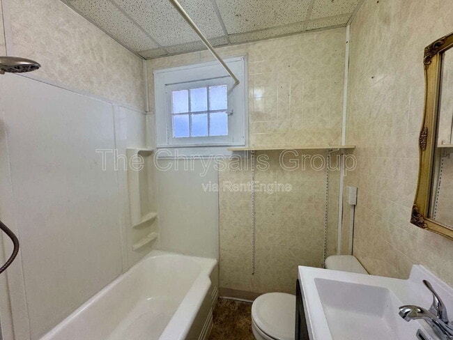 Photo - 725 Joliet St