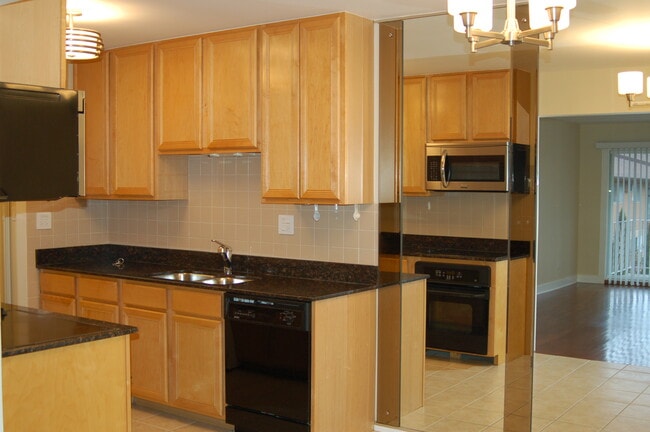 Building Photo - 870 E Old Willow Rd Unit 249