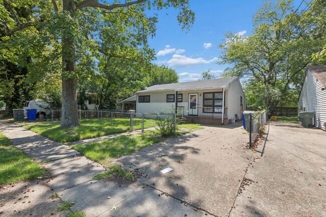 Photo - 211 Woodview Ave Unit A