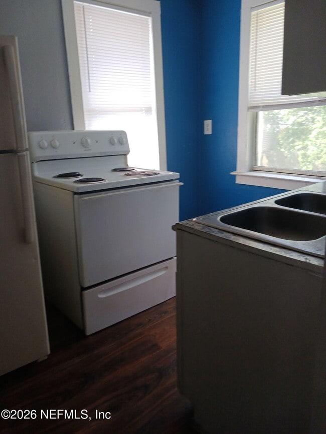 Photo - 1243 W 25th St