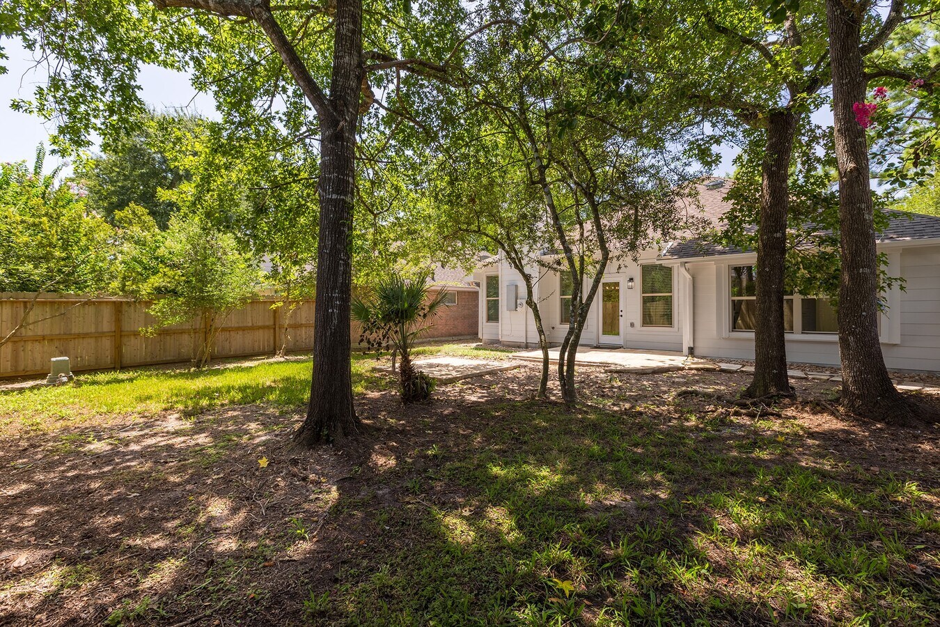 Photo - 42 Camber Pine Pl