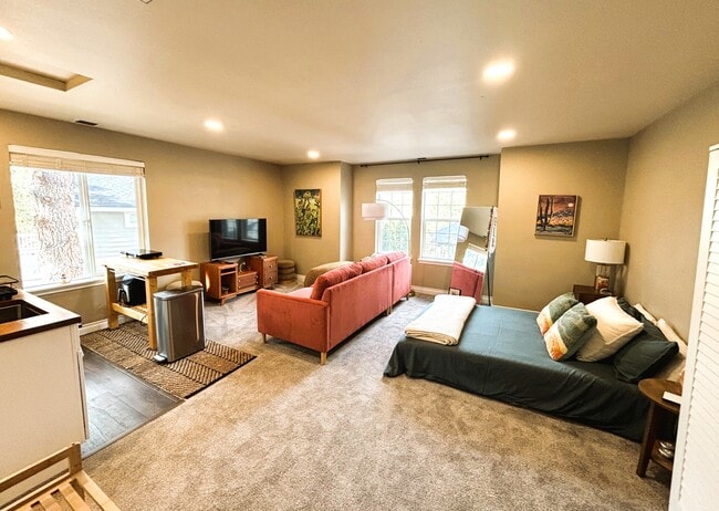 Building Photo - 19487 Blue Lake Loop Unit ADU Apartment