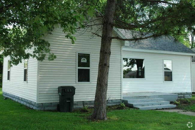 Nice exterior, with off-street parking - 616 W Dodson St Rental