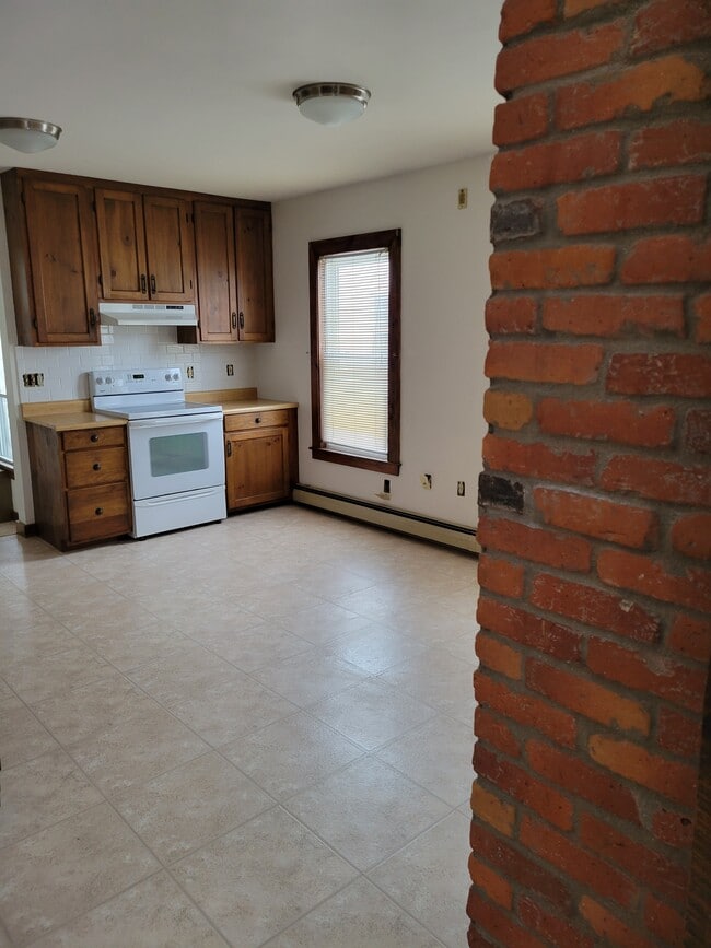 Building Photo - 25 Blucher St Unit #2 Second Floor