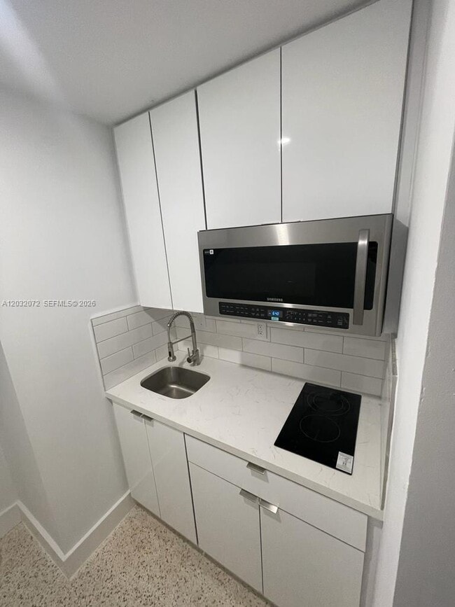 Building Photo - 1010 SW 84th Ave Unit 2