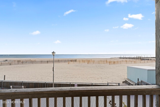 Photo - 255 Boardwalk