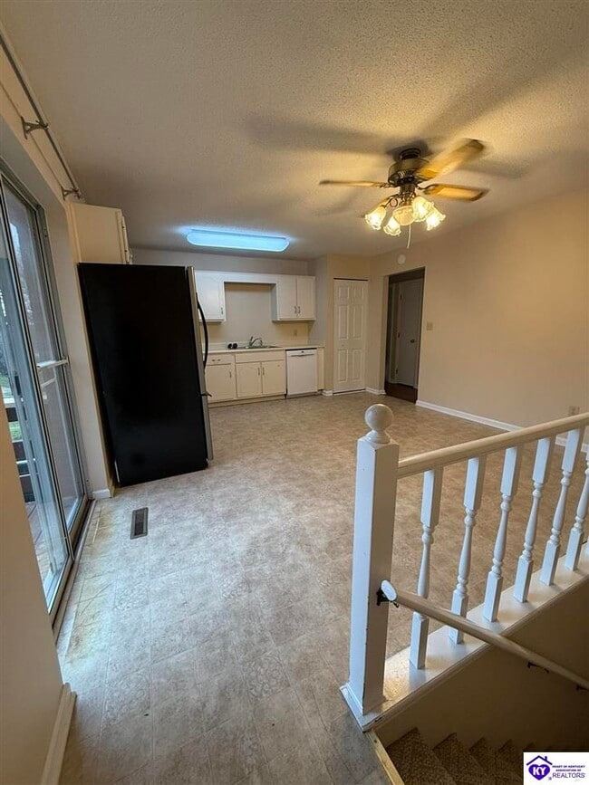 Photo - 114 Monroe St