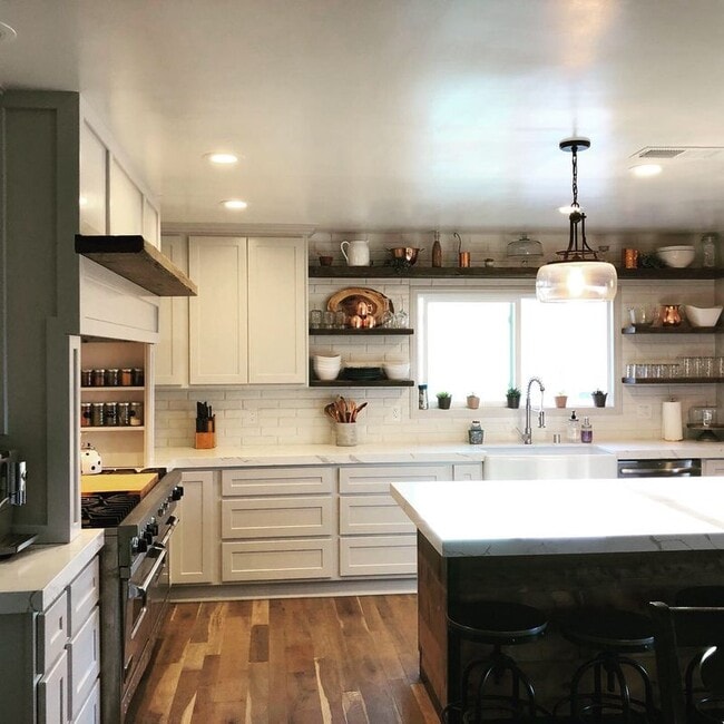 Photo - 9621 Central Ave