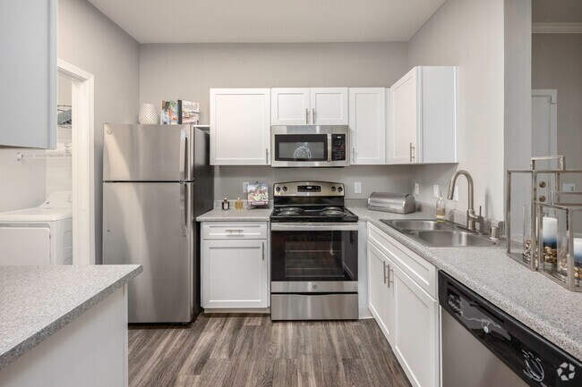 2BR, 2BA - 1060SF - Cocina - Miramonte and Trovas