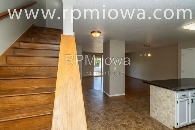 Photo - 770 SE Harper Dr