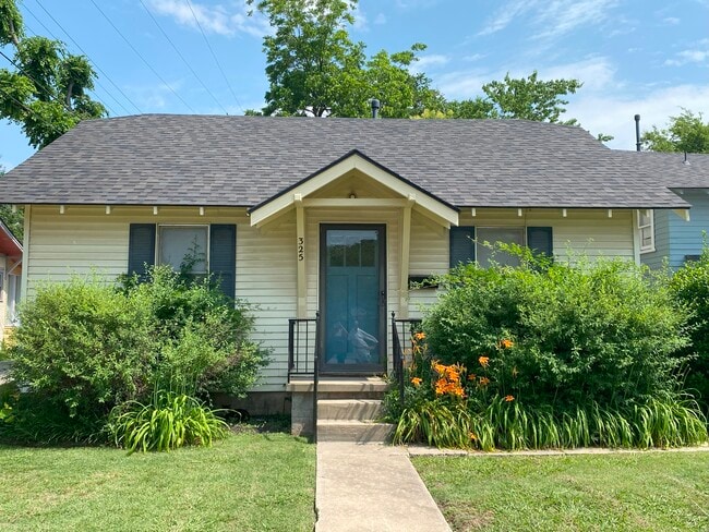 Building Photo - 325 E Duffy St