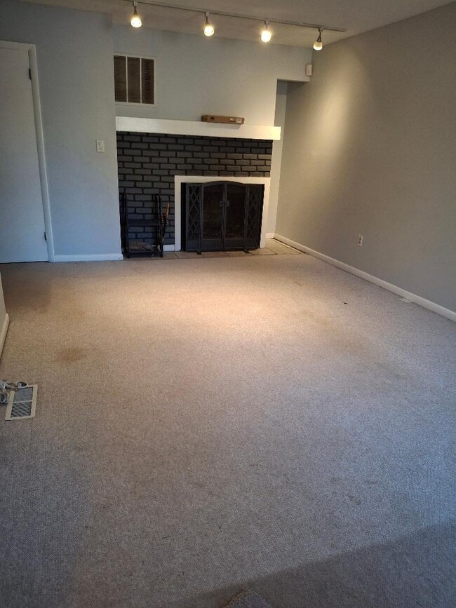 LR - 247 Cottonwood Rd