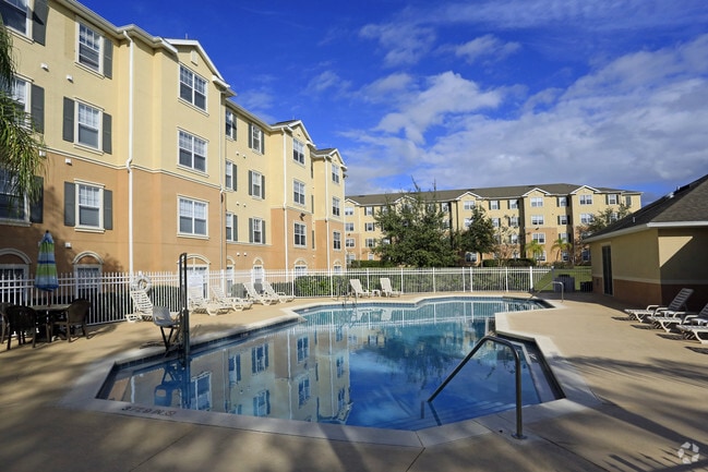 Building Photo - Silver Pointe at Leesburg Rental