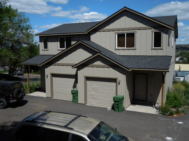 Building Photo - SF307-Duke St Duplex-Multifeet Investments LLC Unit 516