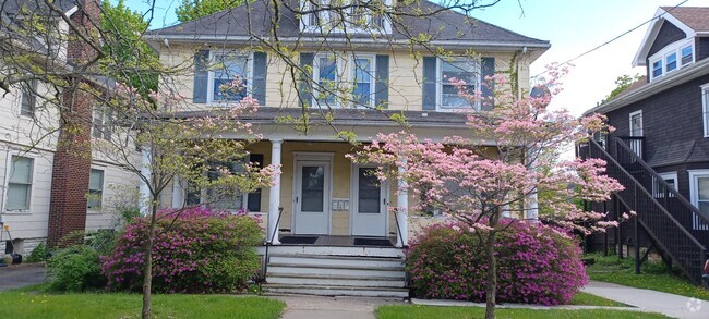 Building Photo - 15 Davis St Unit 3 Rental