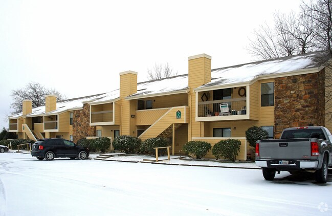 Photo - The Oaks Apartments