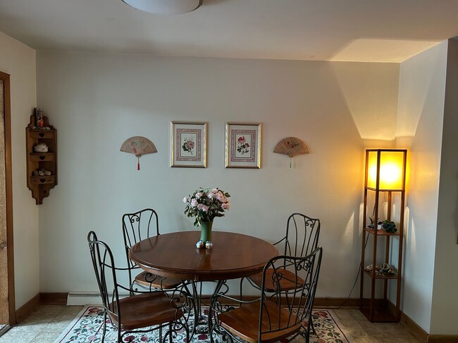 208 S Hillsdale Dr Unit 1