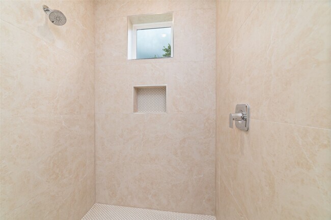 Photo - 859 Rachel St