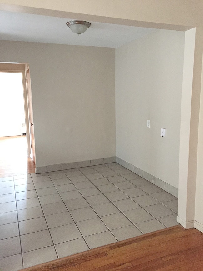 Dining area - 6842 Montgomery Rd