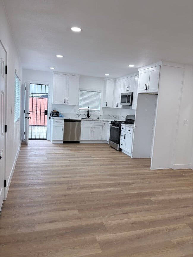 Photo - Main Street - Church & SFR Unidad Main St. SFR