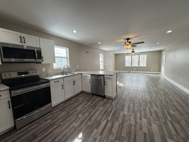 Photo - 601 Leonard St