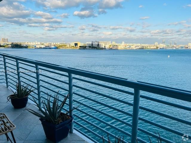 Building Photo - 335 S Biscayne Blvd Unit 812 Rental