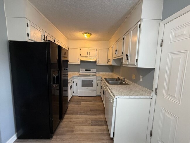 Photo - Nice 2 bedroom,  1.5 bath townhouse