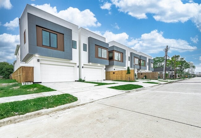 Building Photo - 3509 McIlhenny St Rental