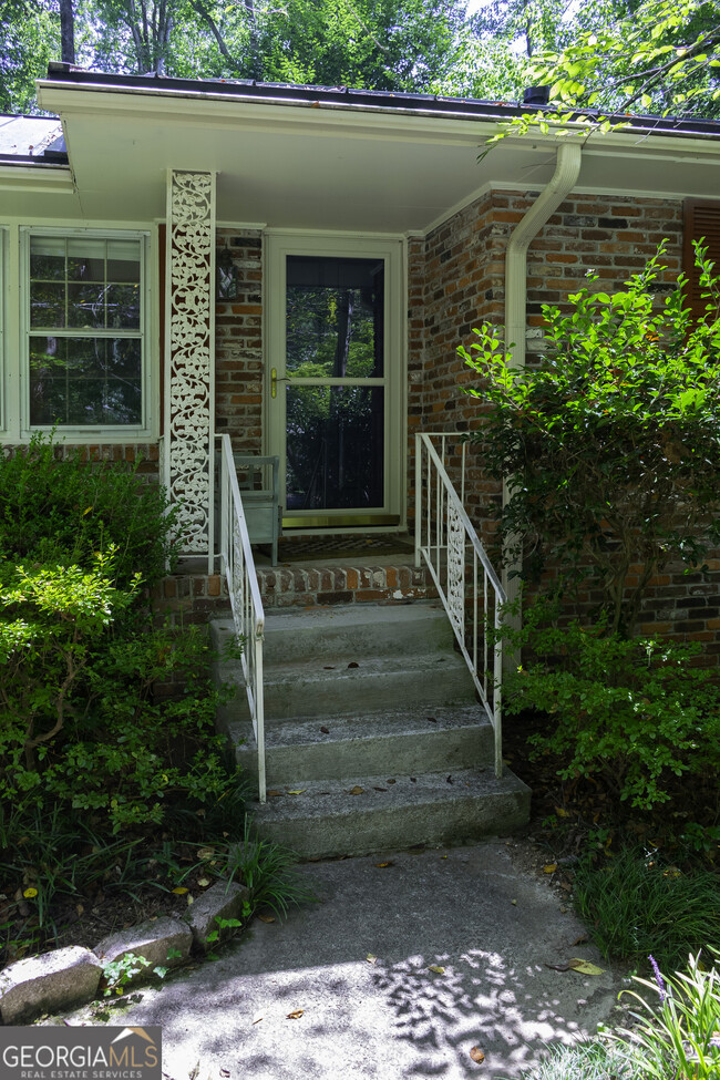 Photo - 2535 Melinda Dr NE