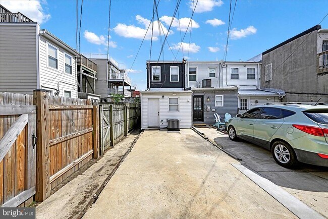 Photo - 2 W Barney St