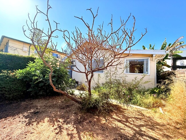 Building Photo - Fantastic 3 bed 1 bath Home with Spacious Outdoor Spaces in Virgil Village