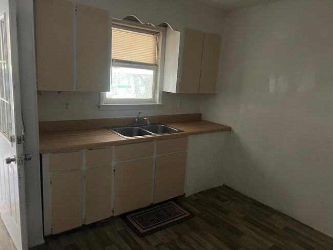 Photo - 3828 Lyons St