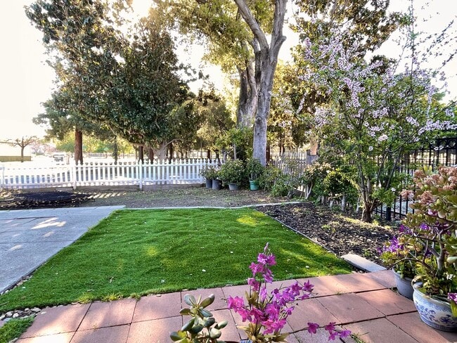 Photo - 2365 Fallingtree Dr