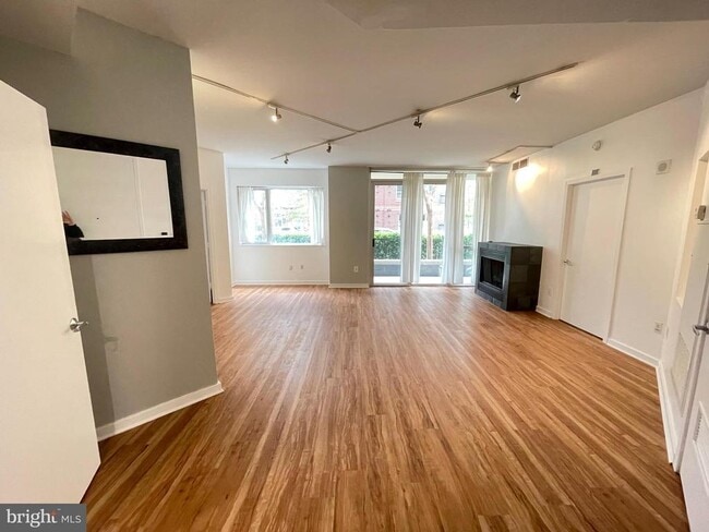 Building Photo - 1300 13th St NW Unit 106