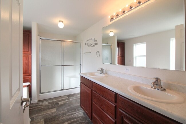 1214 N Morain Loop
