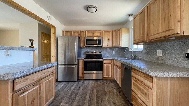 Photo - 1932 W Plum St