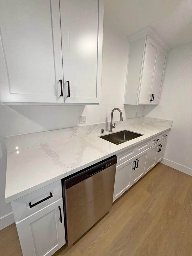 Photo - 3685 Mentone Ave Unidad 4