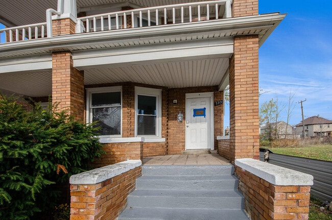 Photo - 593 Hague St