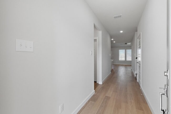 Photo - 637 Sierra Rdg