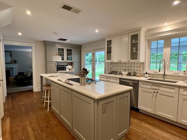 Photo - 85 Thayer Dr