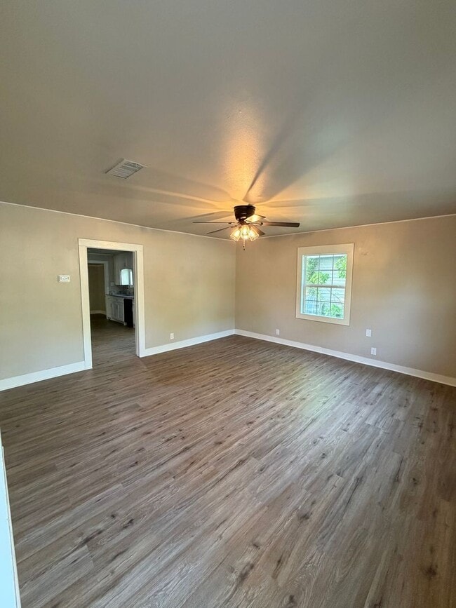 Photo - 3 Bedroom 1 Bath Home For Rent