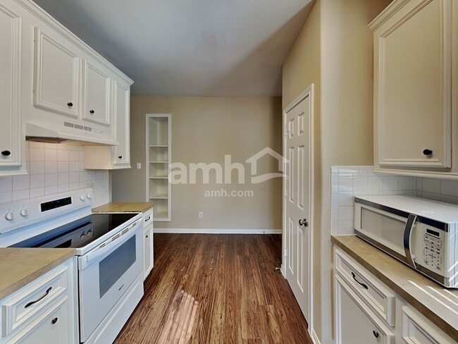 Photo - 13541 Lake Breeze Ln