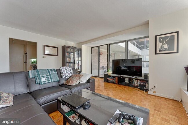 Building Photo - 224 W Rittenhouse Square Unit 2501