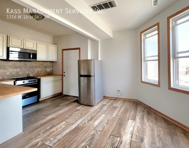 Photo - 1316 W 18th St Unidad 3M