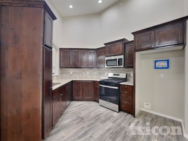 Photo - 981 Firewheel Ave SW