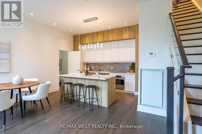 Photo - 508 Wellington St W