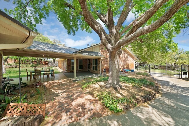 Photo - 2812 Whisperwood Trail